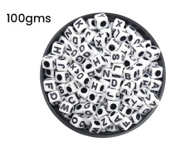 Cuentas plasticas cubo blanco letra negra